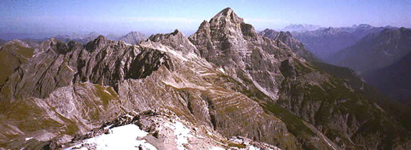 Aussicht vom Gipfel auf den Hochvogel